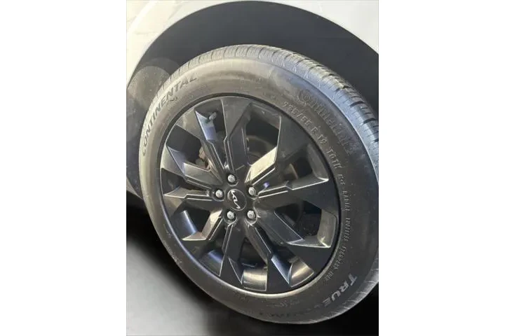 $30790 : Kia Carnival 2023 SX 4dr Min image 4