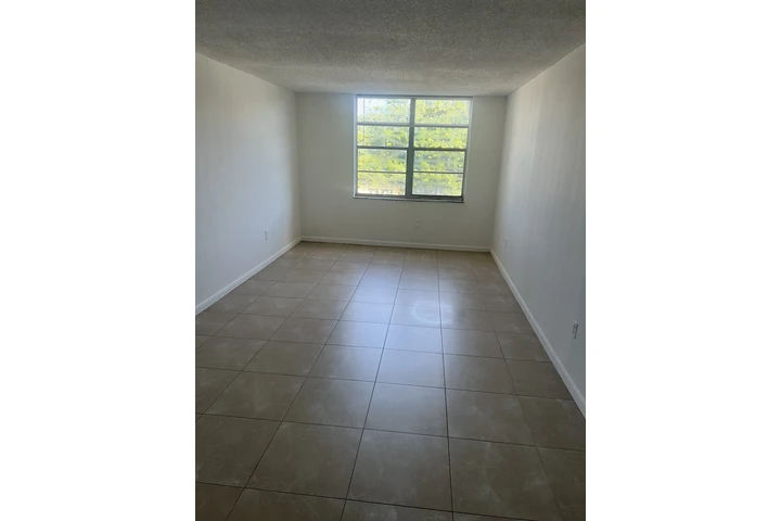 $1800 : Rento apt 2 habitaciones en sw image 3
