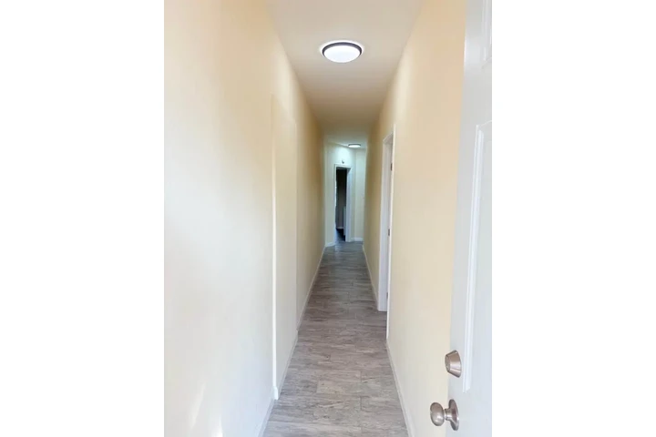 $3100 : 324 N Palomares St image 6