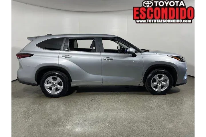 $38487 : Toyota Highlander 2025 LE 4d image 2