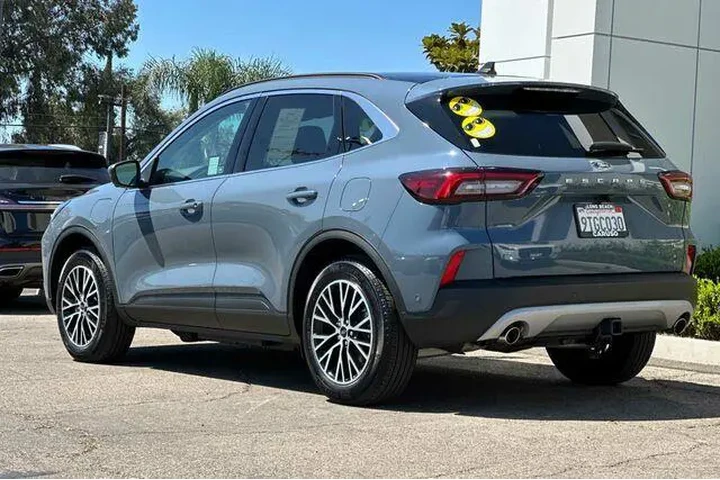 $29975 : Ford Escape Plug-In Hybrid 2 image 5