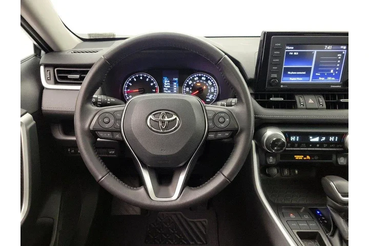 $28998 : Toyota RAV4 2021 XLE Premium image 10