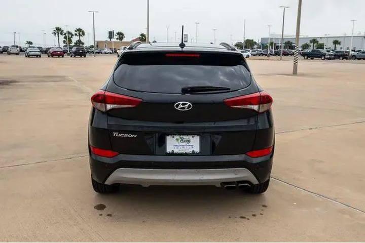 $14735 : Hyundai TUCSON 2017 Sport 4d image 3