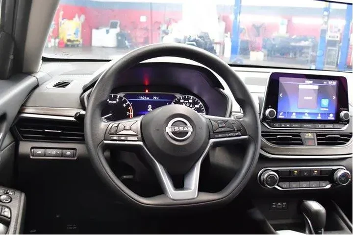 $21994 : Nissan Altima 2025 2.5 SV 4d image 8
