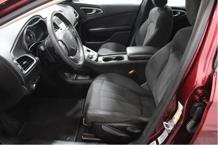 $14989 : Chrysler 200 2016 Limited 4d image 5