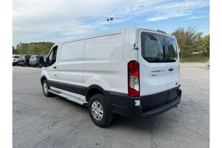 $33988 : Ford Transit 2023 250 3dr SW image 4