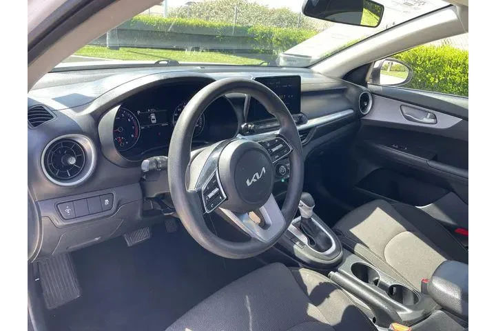 $19999 : Kia Forte 2024 LX 4dr Sedan image 10