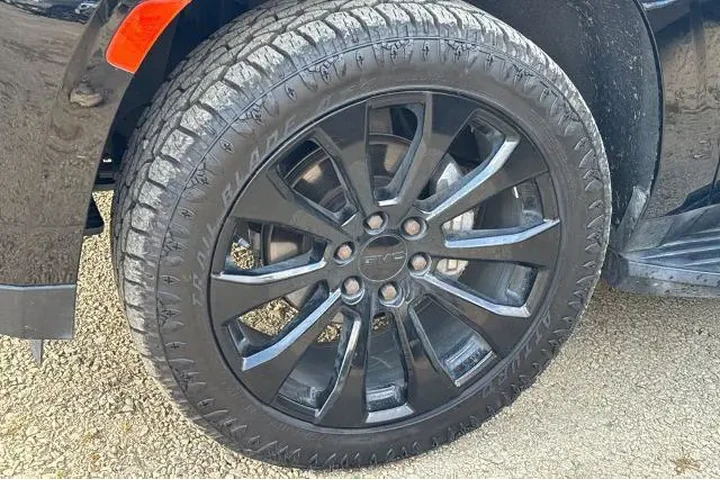 $34911 : GMC Yukon 2021 4x4 SLT 4dr S image 4