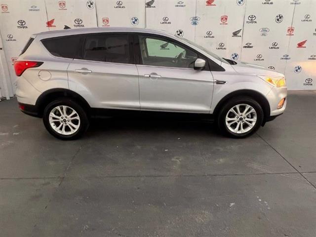 $13495 : Used 2019 Escape SE FWD for s image 2