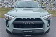 $41998 : PRE-OWNED 2022 TOYOTA 4RUNNER thumbnail