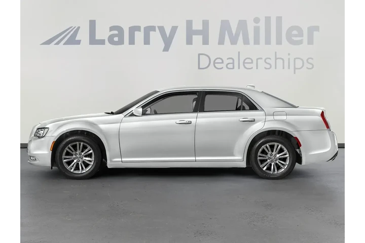 Chrysler 300 2022 S V6 4dr S image 3