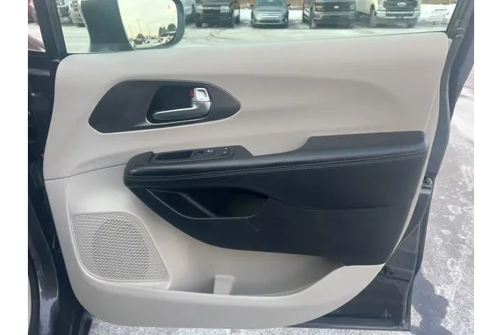 $21325 : Chrysler Pacifica 2019 Limit image 10