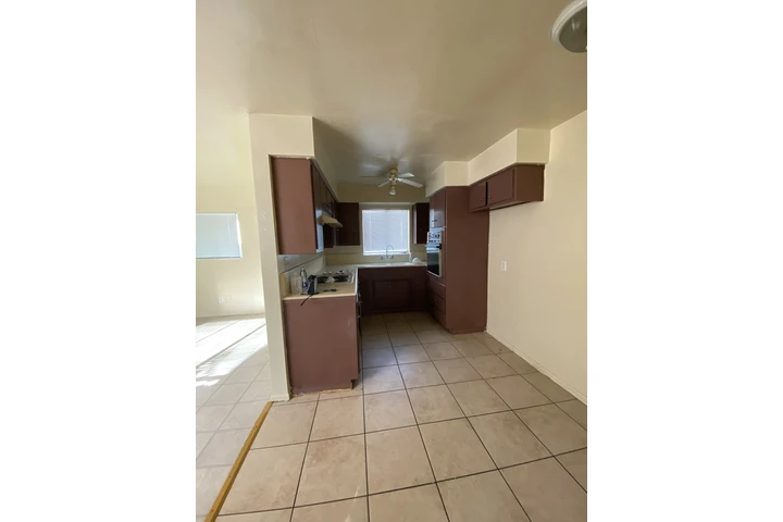 $995 : Apt 1 rec cerca Panorama/Haley image 1
