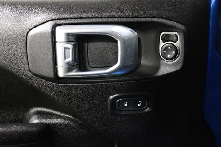 $37998 : Jeep Wrangler Unlimited 2022 image 7