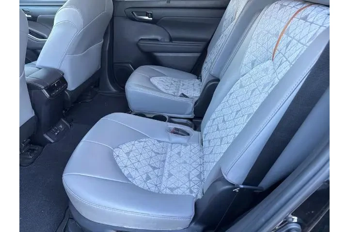 $40000 : Toyota Highlander Hybrid 202 image 7