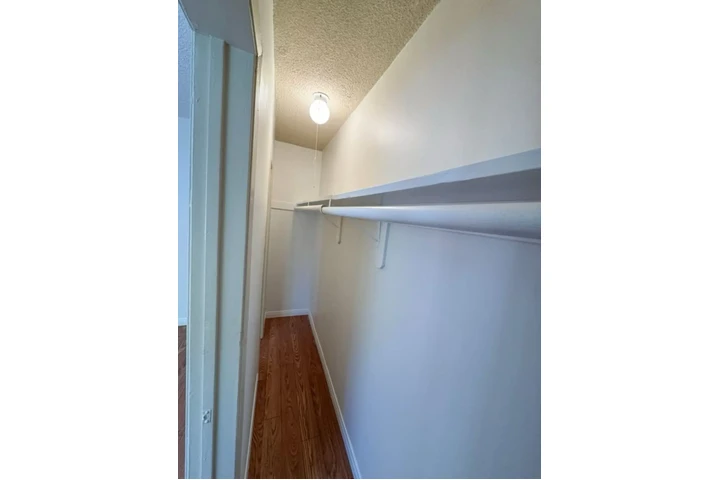 $2000 : 2 Bed 2 Bath Apt in Lynwood image 7