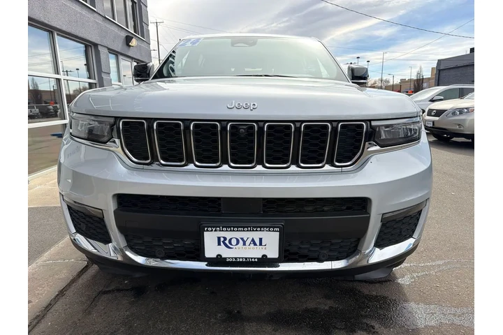 $26995 : 2024 Grand Cherokee L Limited image 6