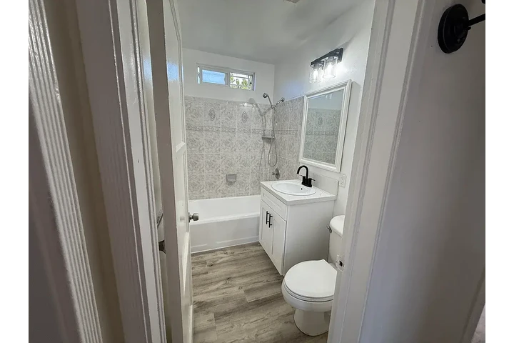 $1990 : CASA⏰W 112th St, Inglewood,CA image 4