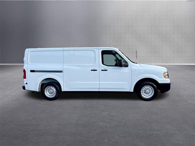 $25343 : 2019 NV2500 HD S image 9