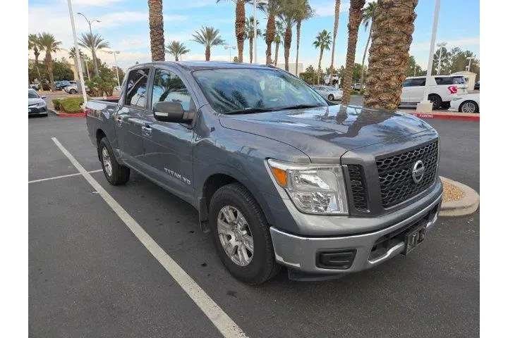 $24506 : Nissan Titan 2019 4x2 S 4dr image 2
