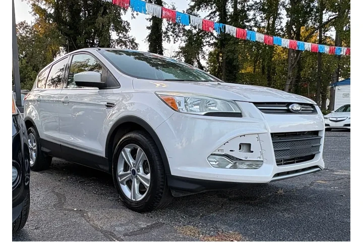 $6525 : 2015 Escape image 2