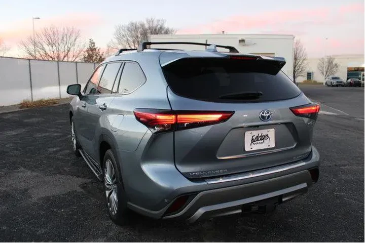 $31987 : Toyota Highlander Hybrid 202 image 8