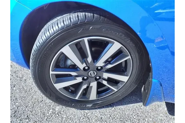 $13985 : Nissan Versa 2020 SV 4dr Sed image 9