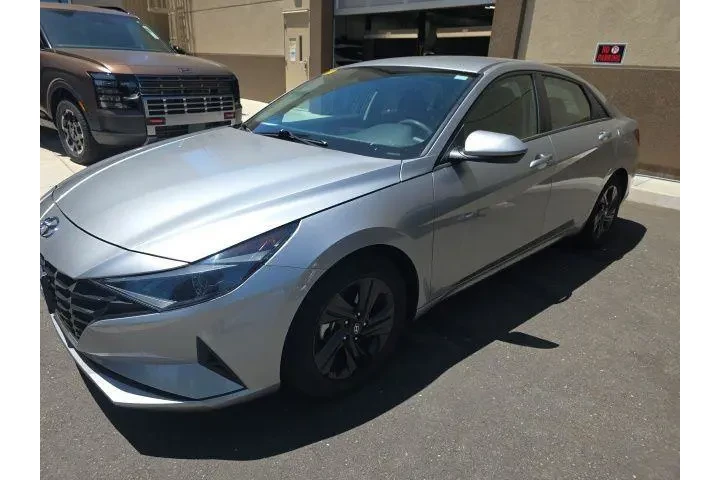 $19083 : Hyundai ELANTRA 2023 SEL 4dr image 10