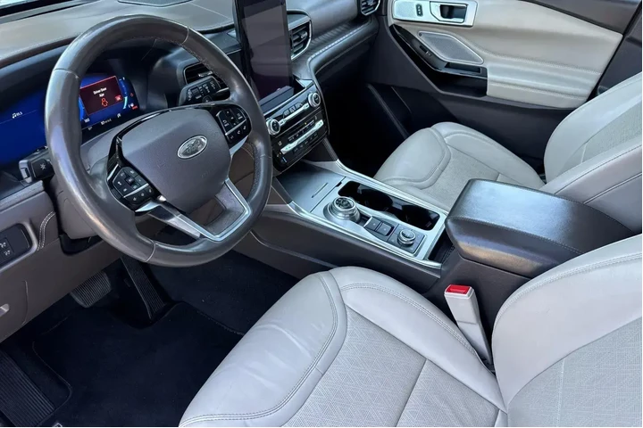 $31000 : Ford Explorer 2021 AWD Plati image 2