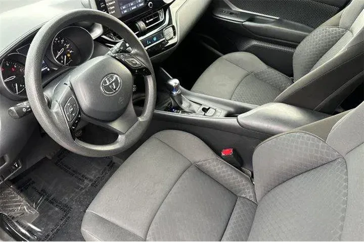 $17994 : Toyota C-HR 2021 LE 4dr Cros image 7