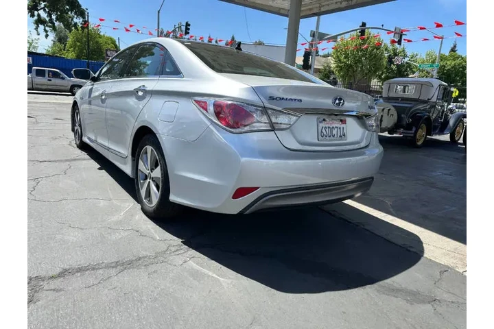 2011 Sonata Hybrid image 5
