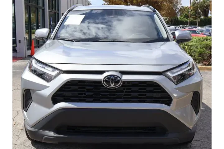 $24990 : Toyota RAV4 2023 AWD XLE 4dr image 9