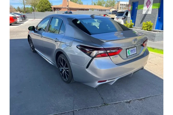 2023 Camry SE image 7