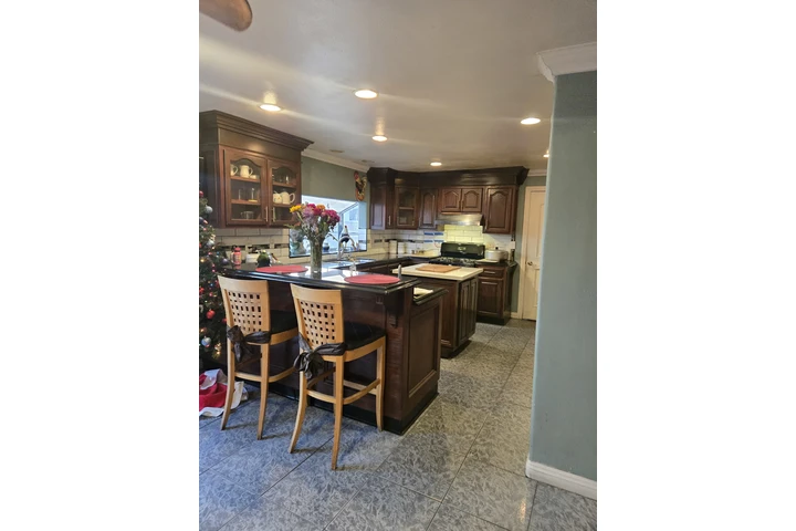 $850 : Cuarto de Renta image 4