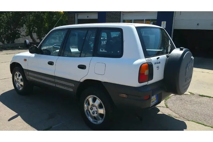 $3999 : 1997 RAV4 image 9