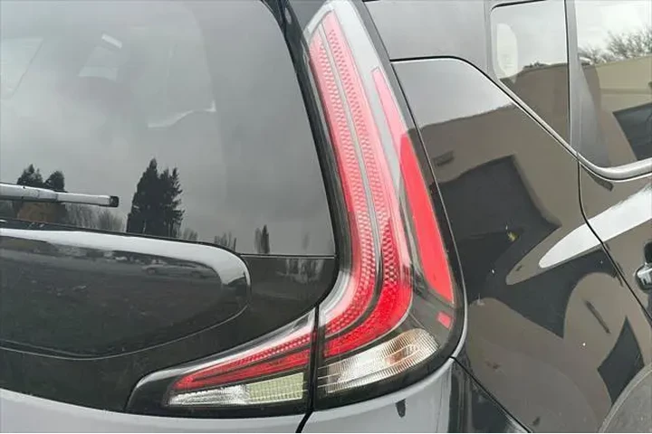 $16990 : Kia Soul 2024 LX 4dr Crossov image 6