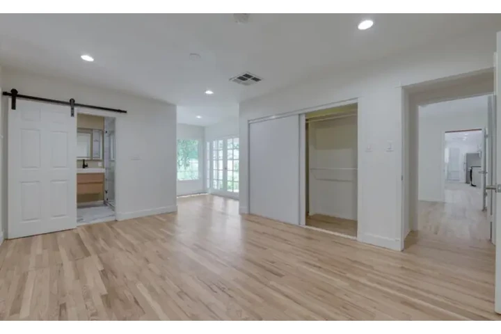 $6700 : 5369 Topeka Dr, Tarzana, CA image 7