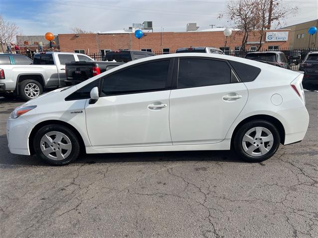 $6488 : 2010 Prius IV, TRUSTED AND TE image 2