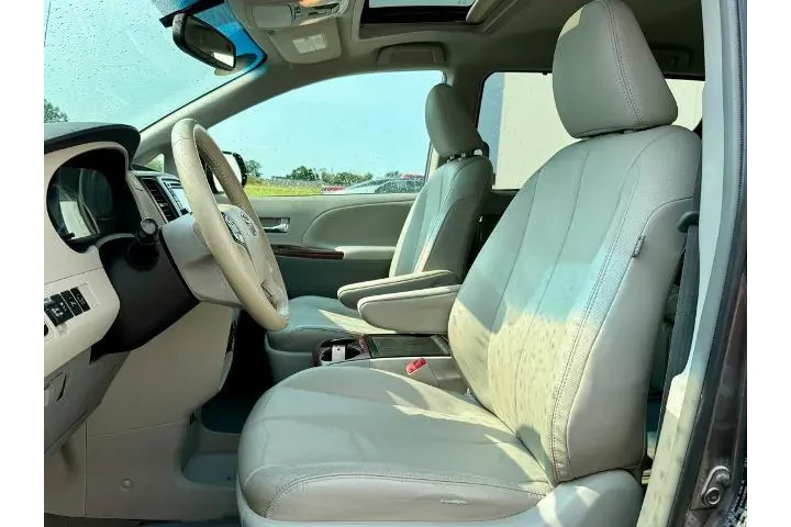 $7812 : Toyota Sienna 2014 AWD XLE 7 image 10