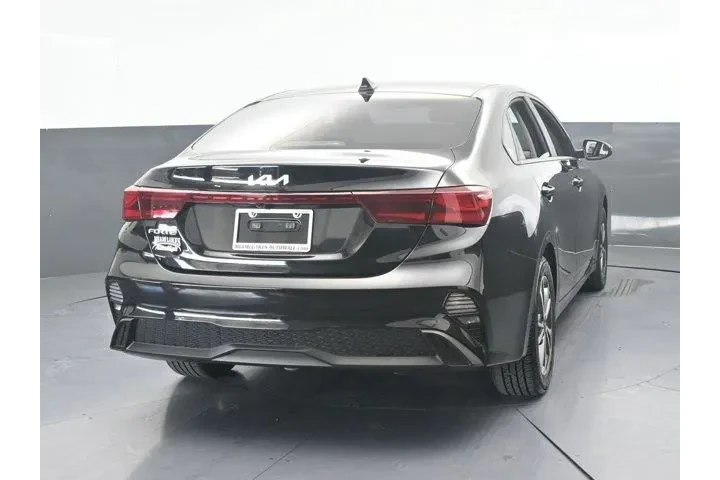 $13995 : Kia Forte 2022 FE 4dr Sedan image 5