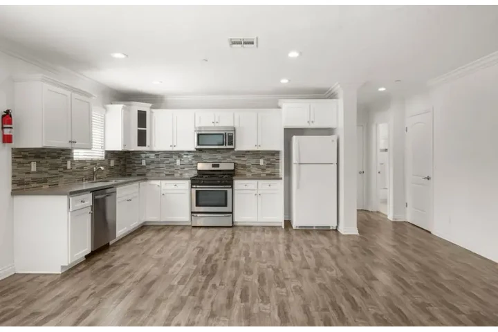 $2765 : 3Bedroom 3bath in Korean LA image 6