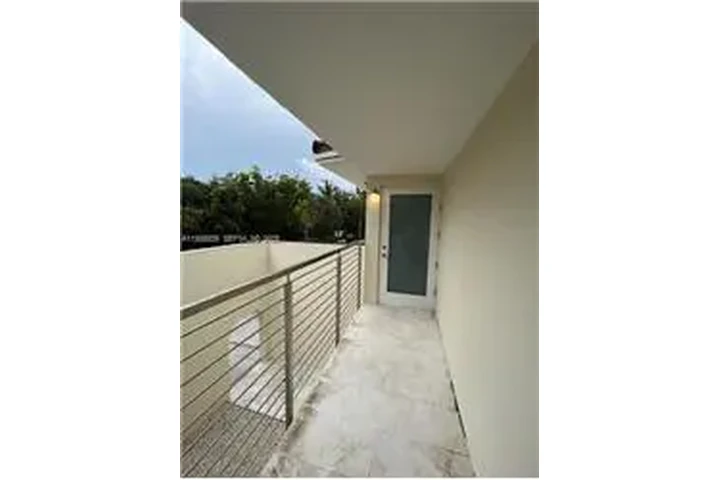 $4500 : Rental property with 4 bedro image 3