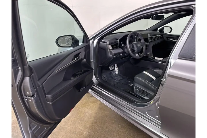 $32989 : Gold Certified 2026 Camry SE image 2