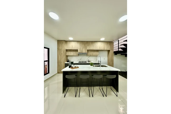 $210000 : Casa moderna dentro de privado image 3