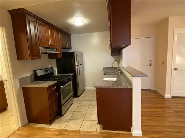 $2025 : Amazing 1 Bed 1 Bathroom image 2