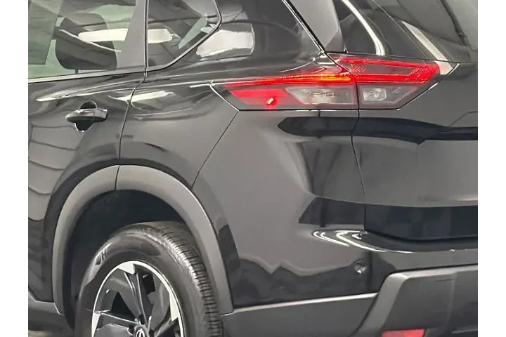 $25000 : Nissan Rogue 2025 AWD Rock C image 7