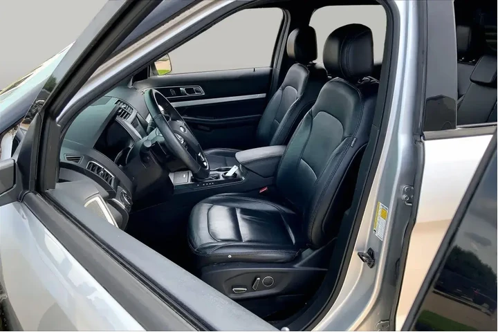 $12865 : Ford Explorer 2017 XLT 4dr S image 8