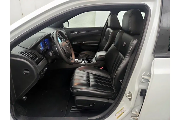 $25998 : Chrysler 300 2023 S V6 4dr S image 10