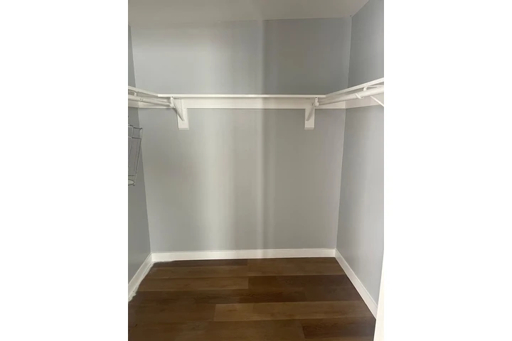 $1350 : Se renta recamara. PARKING! image 4