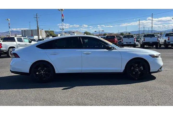 $29984 : Honda Accord Hybrid 2023 Spo image 4